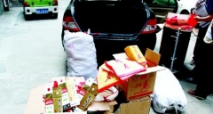 携带大量假商标 拜师未成反被捕