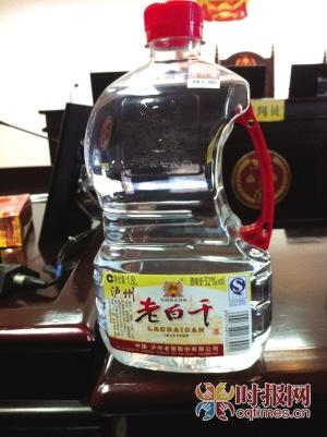 葉先生在超市購(gòu)買(mǎi)了一瓶瀘州老白干,但認(rèn)為商標(biāo)有誤導(dǎo)消費(fèi)者嫌疑,將生產(chǎn)商和超市告上法庭